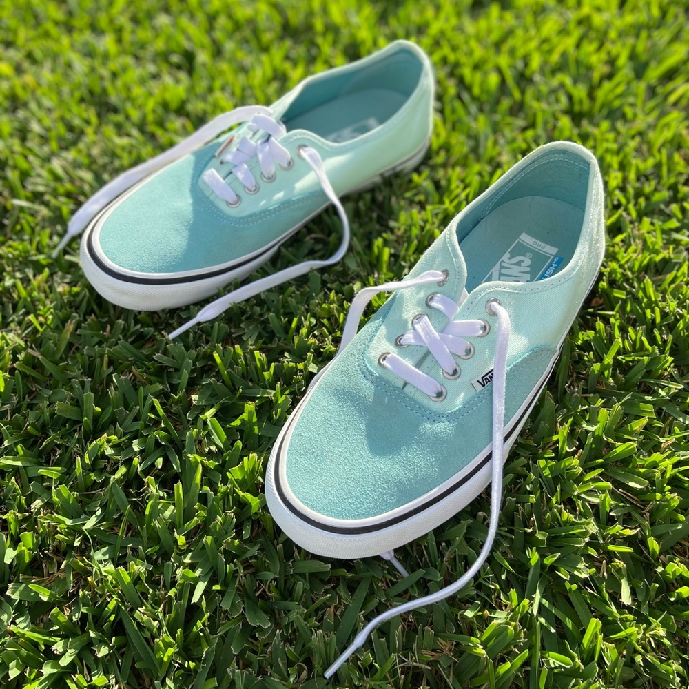Vans skateboard shoe pro. Turquoise canvas and suede. (8.5 US men/10.5 US women)
